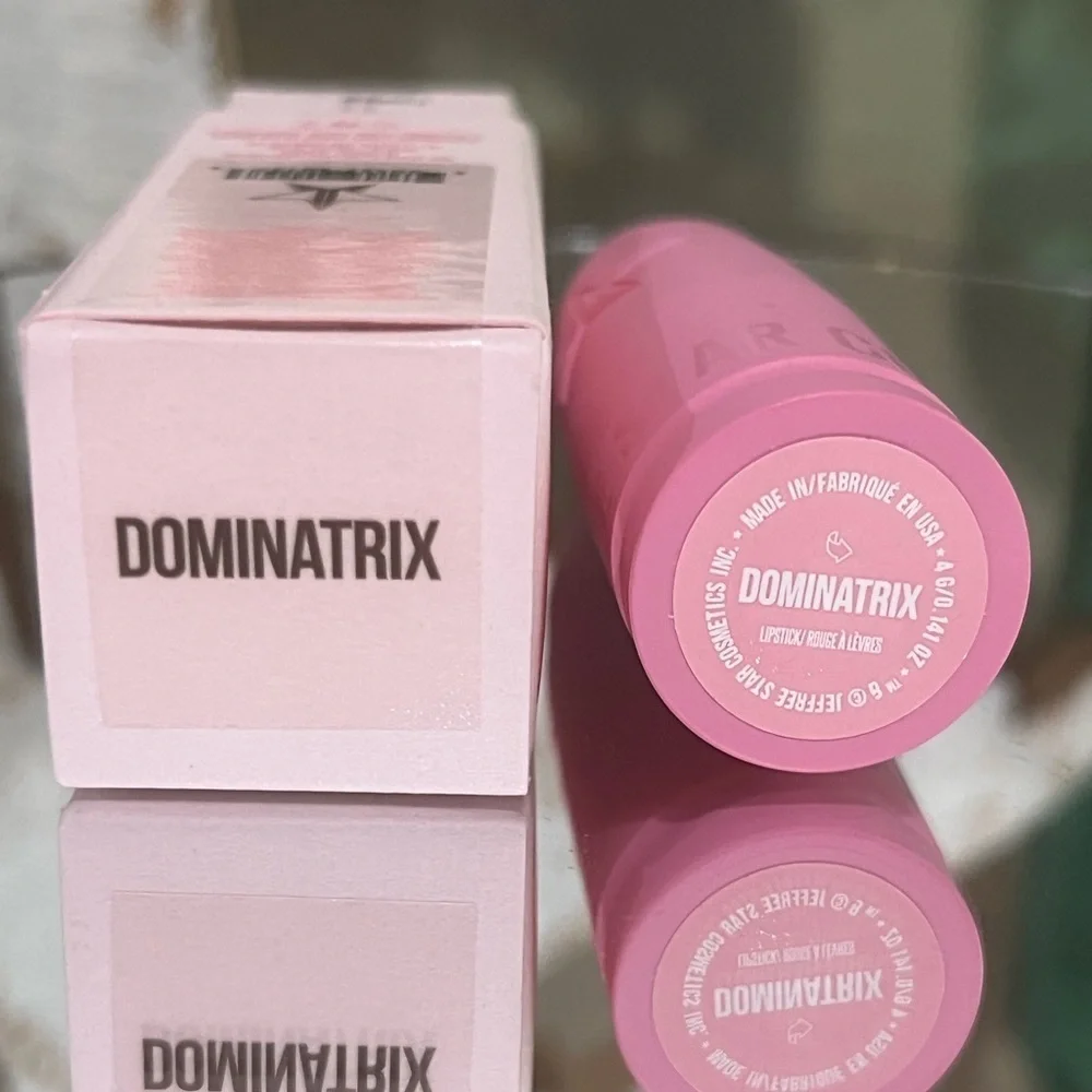 Jeffree Star Velvet Trap Lipstick in color Dominatrix, new!